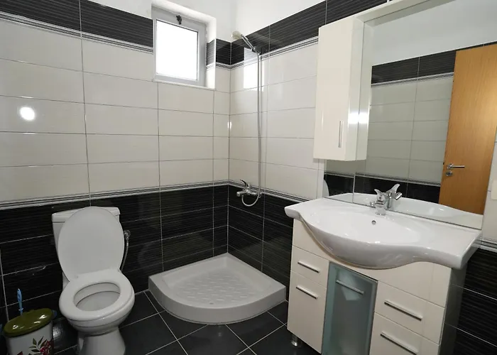 “apheartment Gjirokastra” *