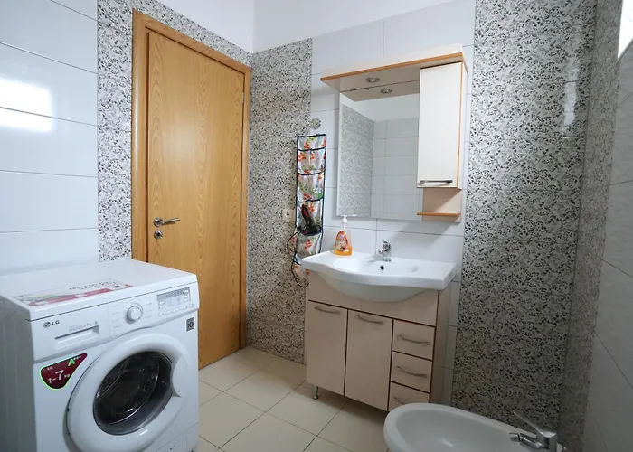 “apheartment Gjirokastra”