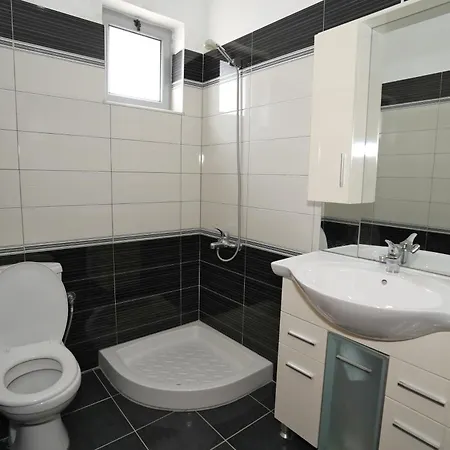 “apheartment Gjirokastra” *